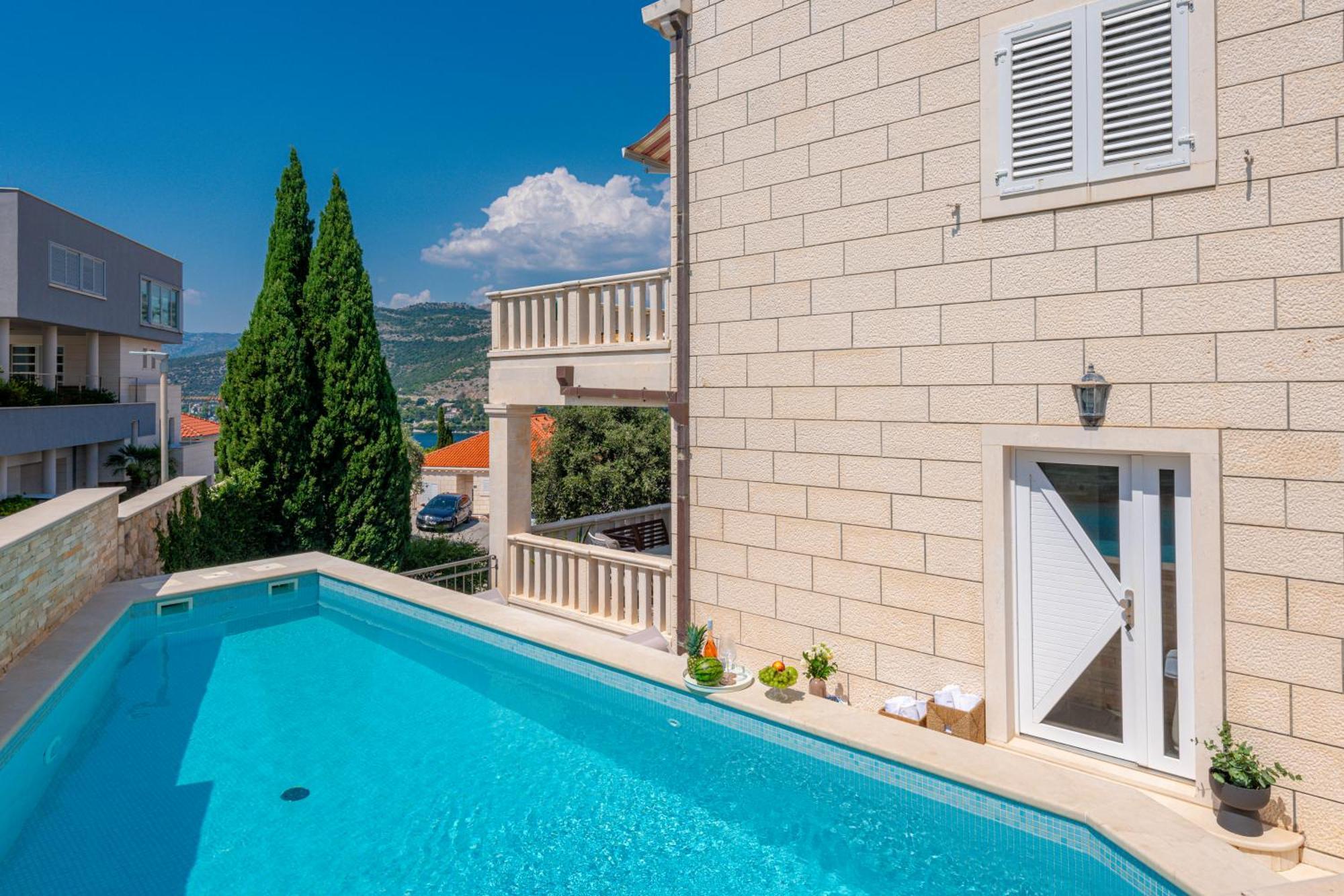 Barbara With Private Pool *